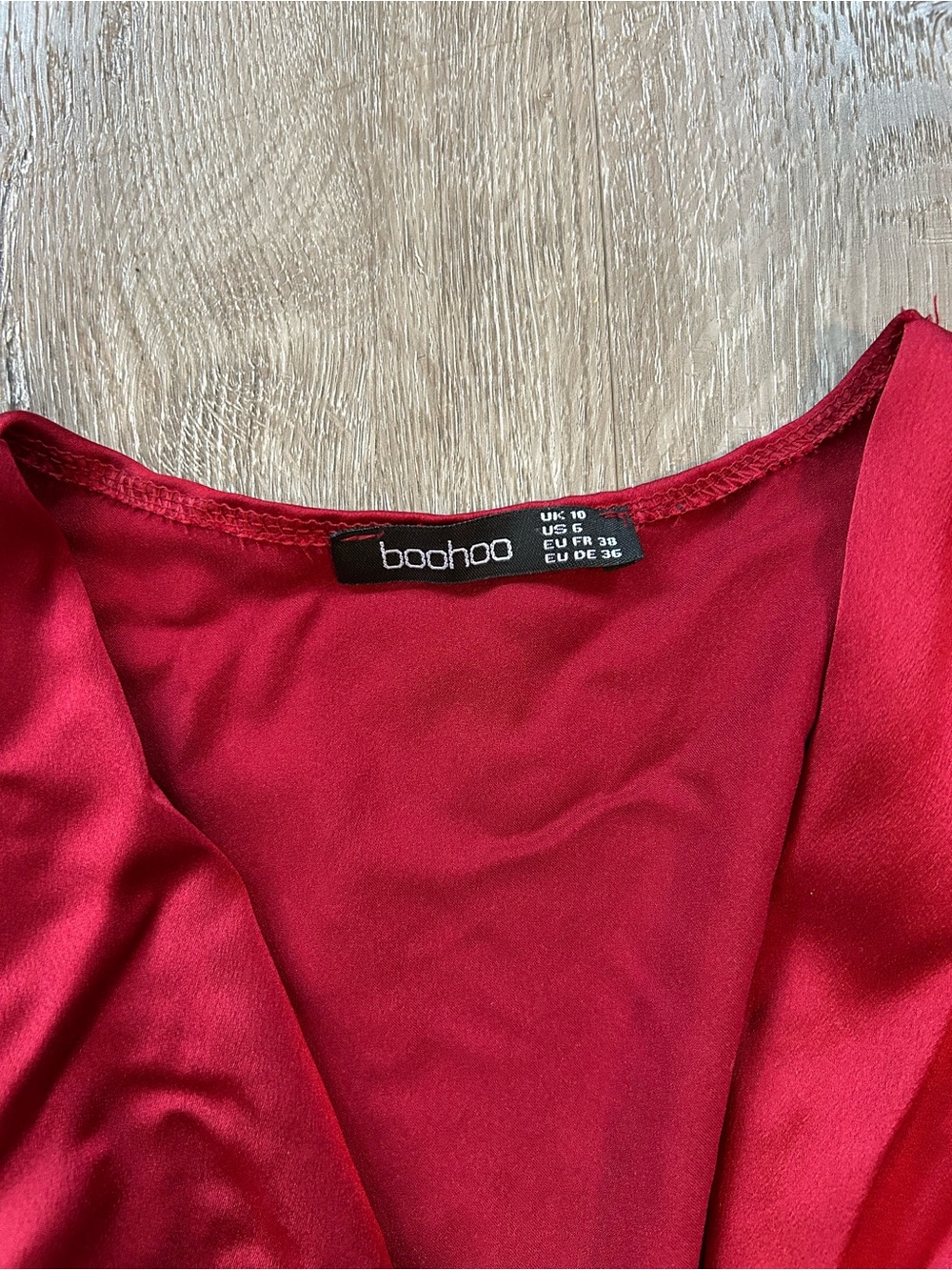 Boohoo Deep Red Satin V-Neck Maxi Dress with Puff Sleeves - Picture 3 of 4